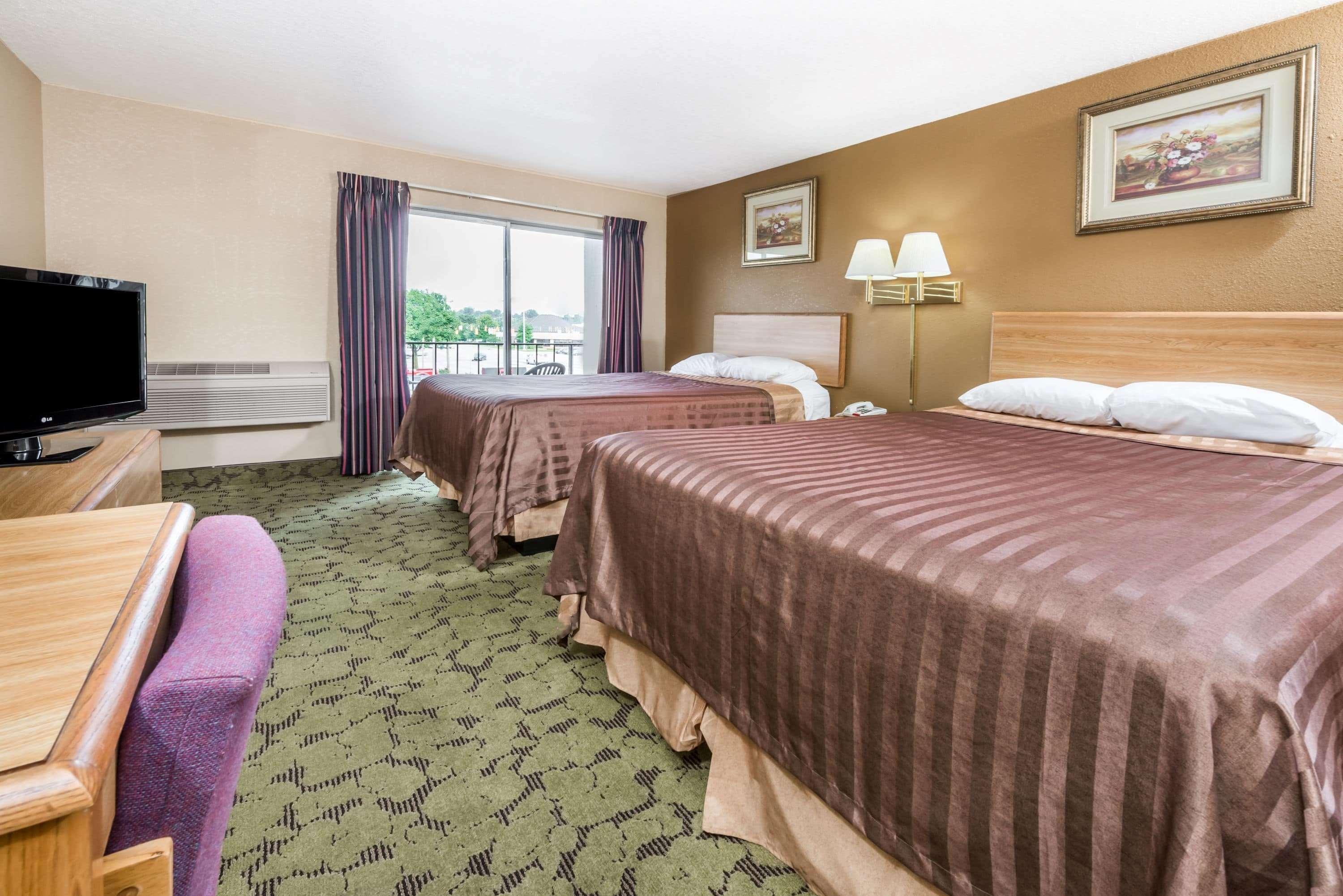 Travelodge By Wyndham Bloomington Exterior photo