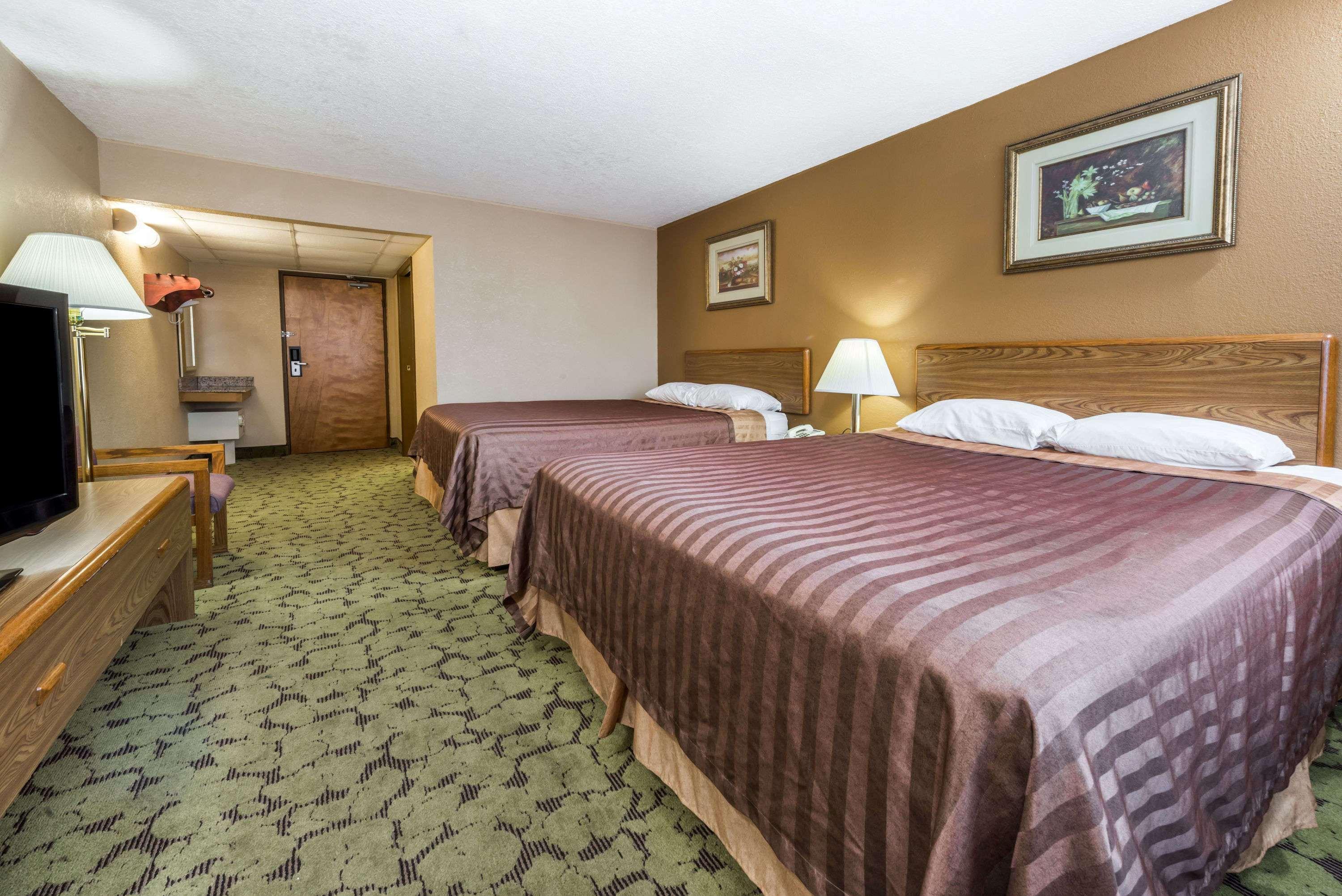 Travelodge By Wyndham Bloomington Exterior photo