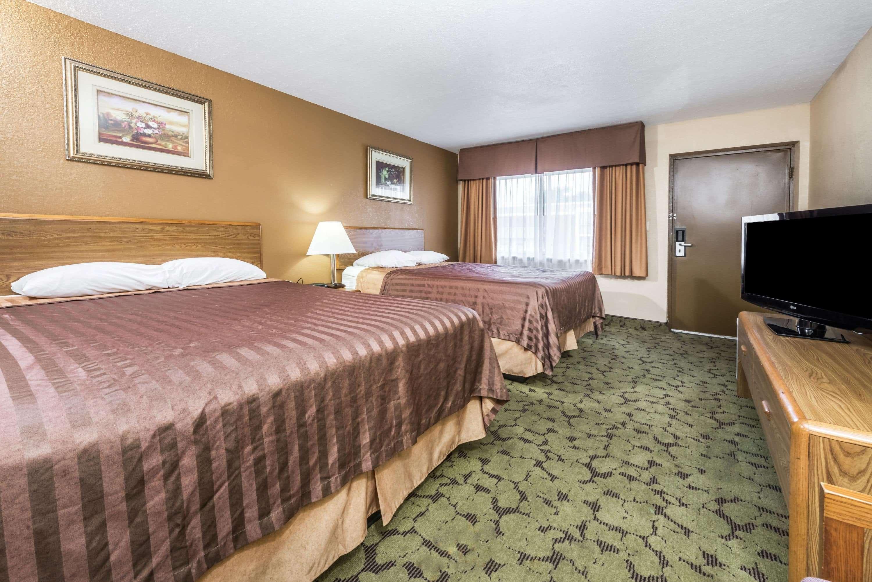 Travelodge By Wyndham Bloomington Exterior photo