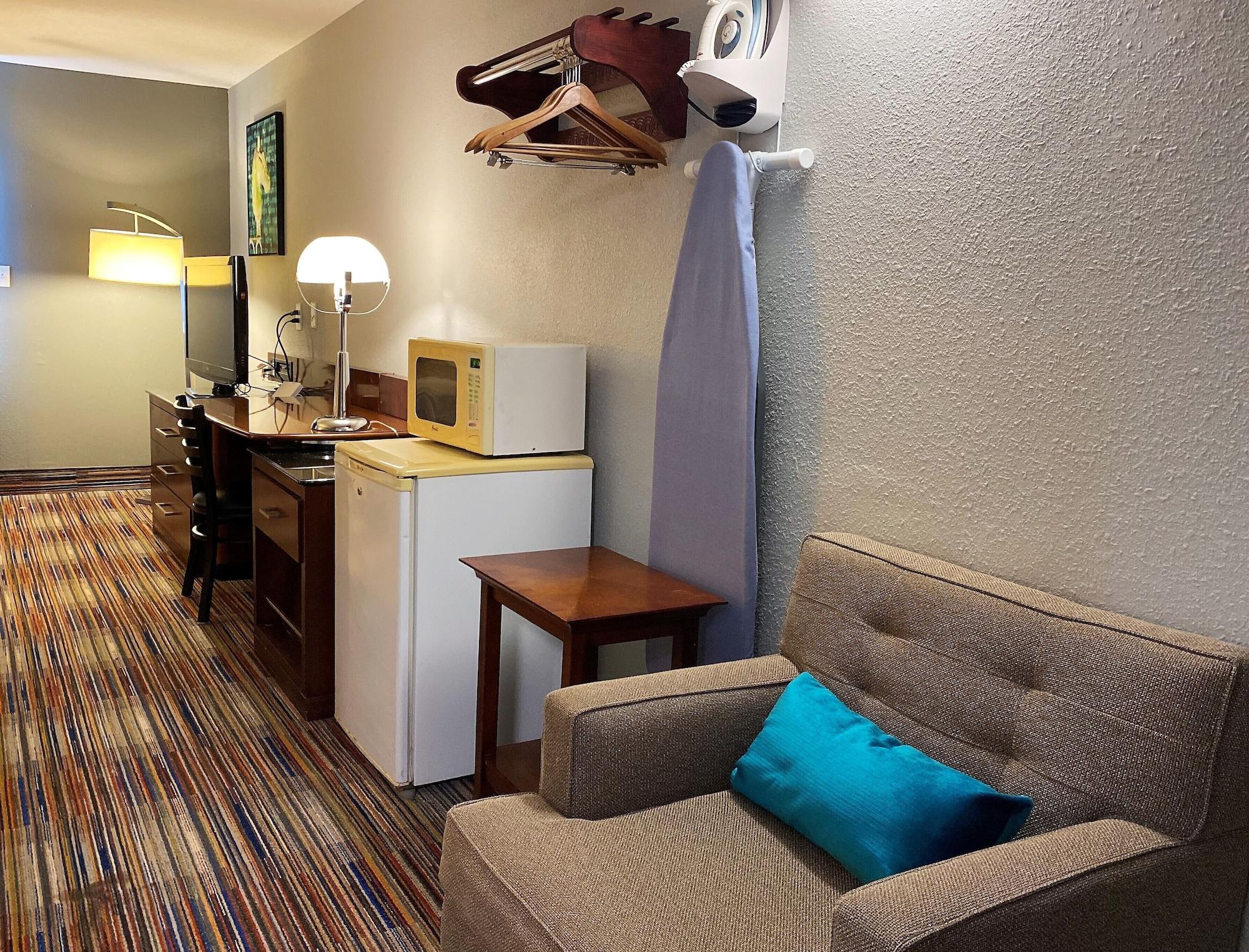 Travelodge By Wyndham Bloomington Exterior photo