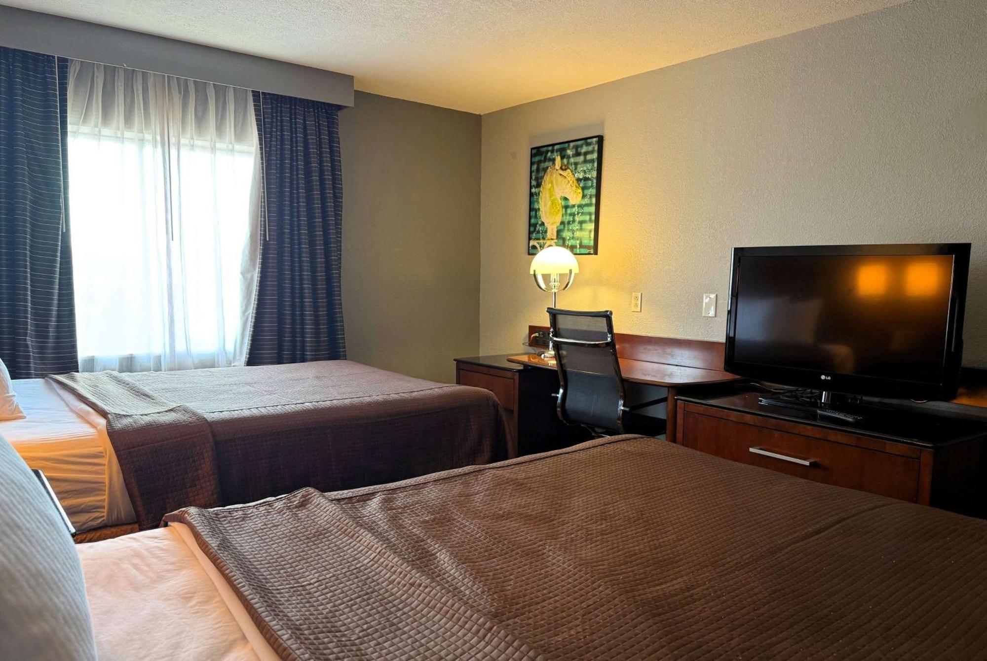 Travelodge By Wyndham Bloomington Exterior photo